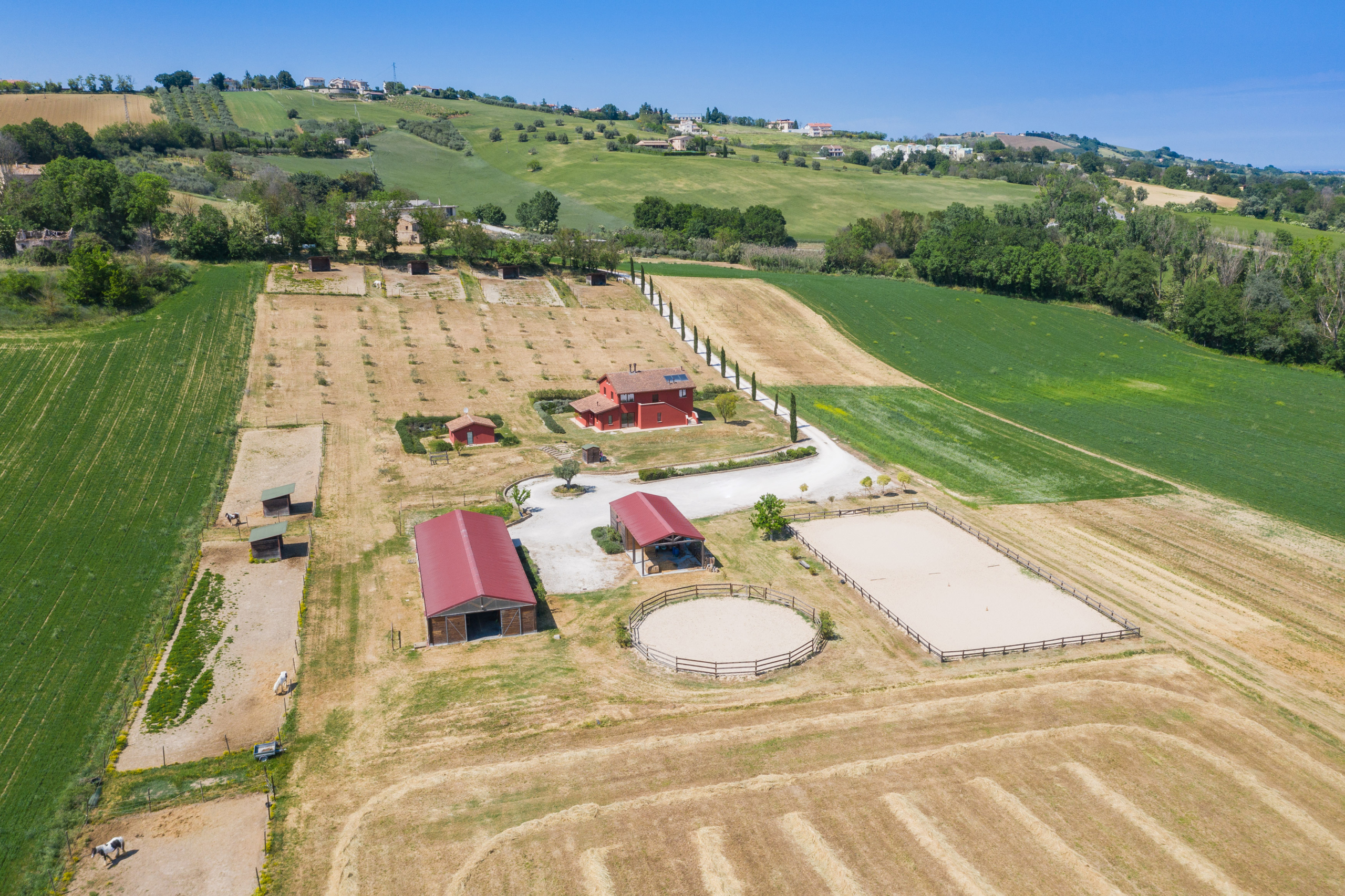 Country house with stables in Le Marche