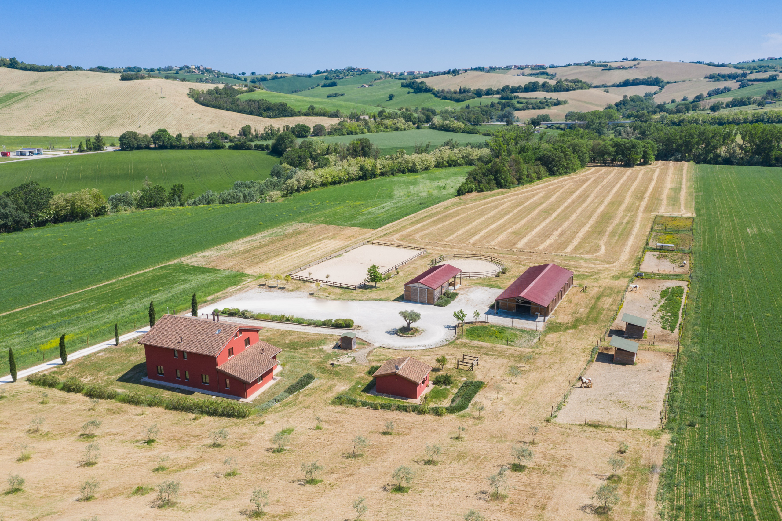 Country house with stables in Le Marche