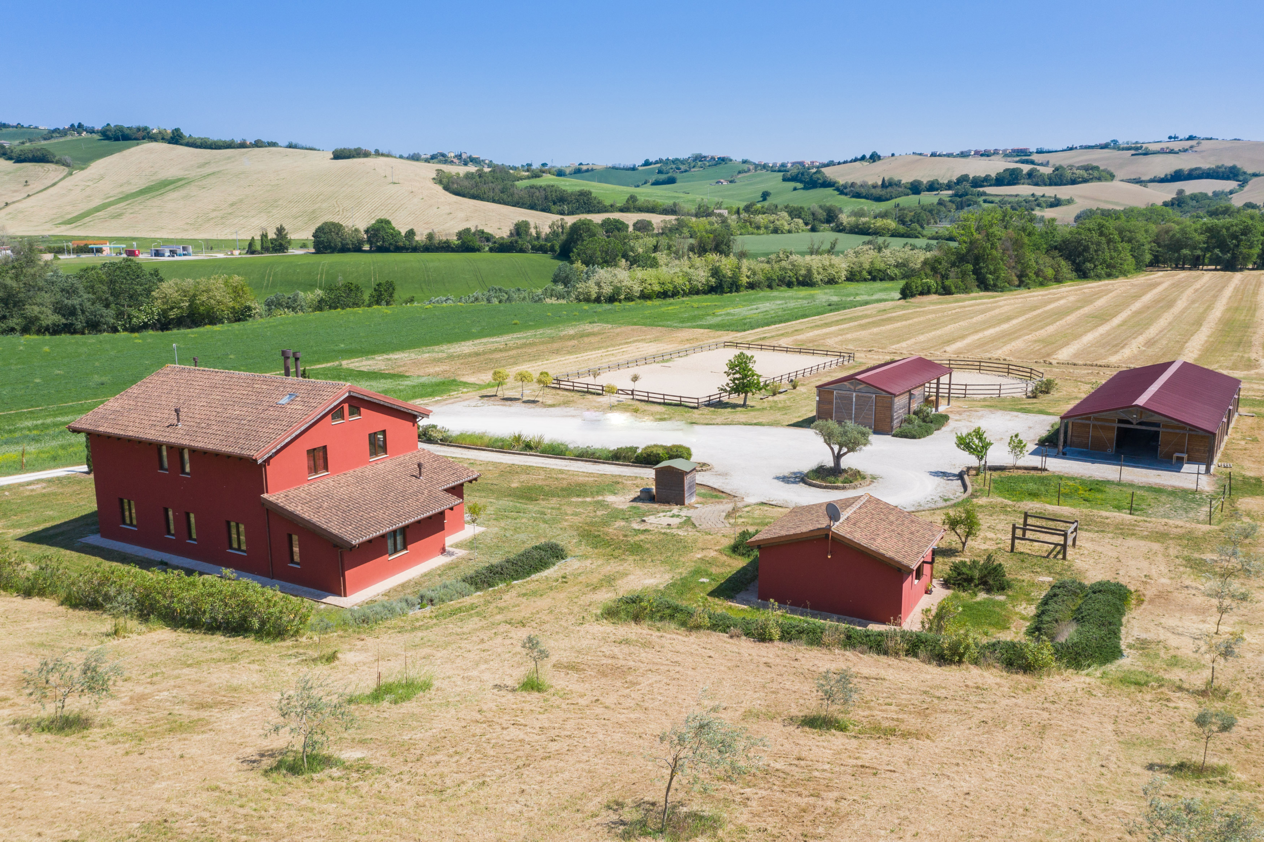 Country house with stables in Le Marche