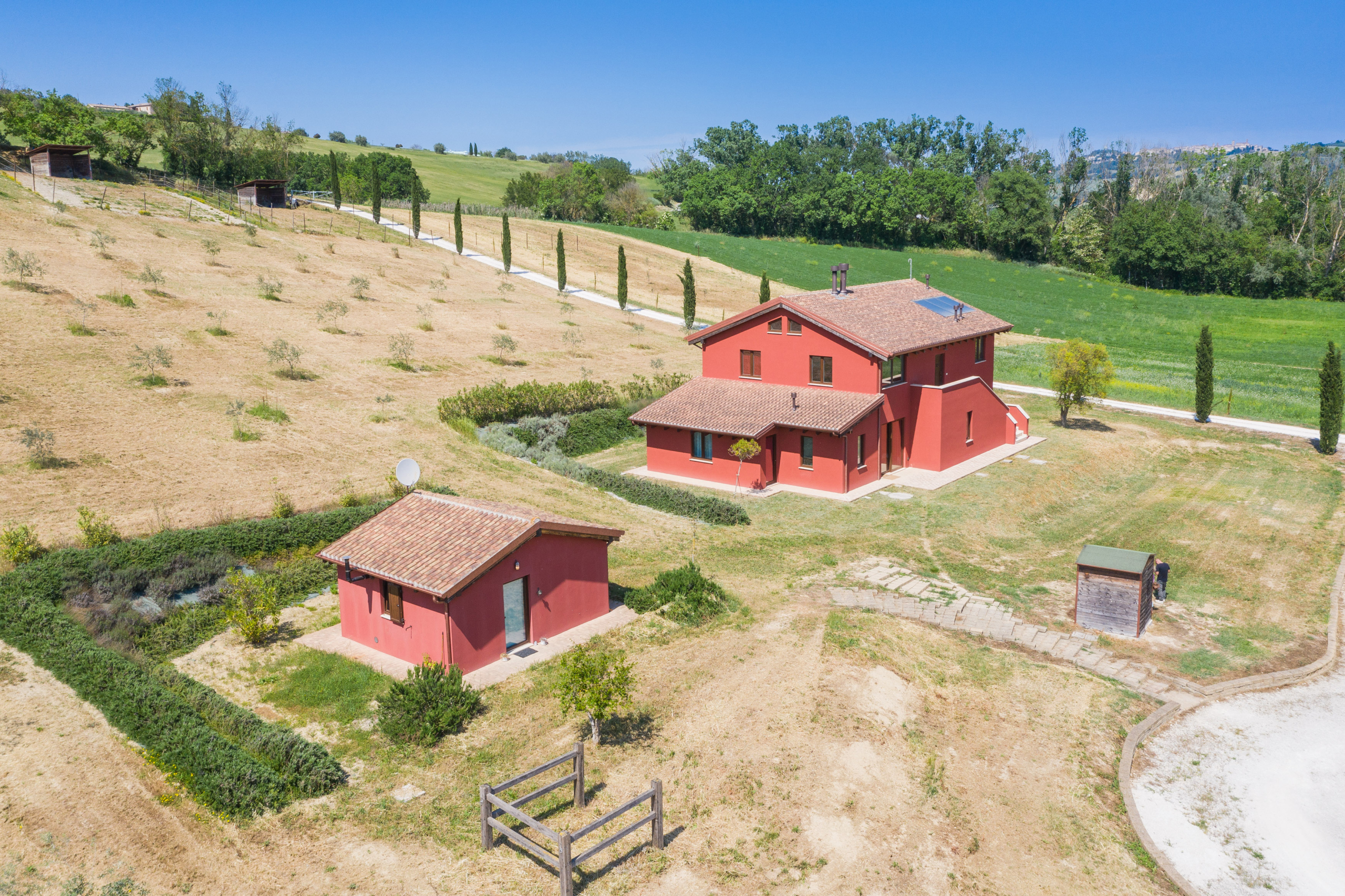 Country house with stables in Le Marche