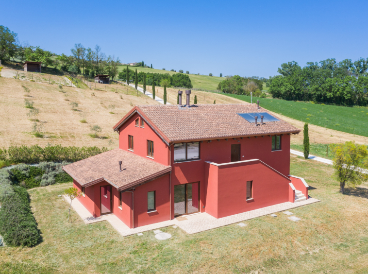 Country house with stables in Le Marche