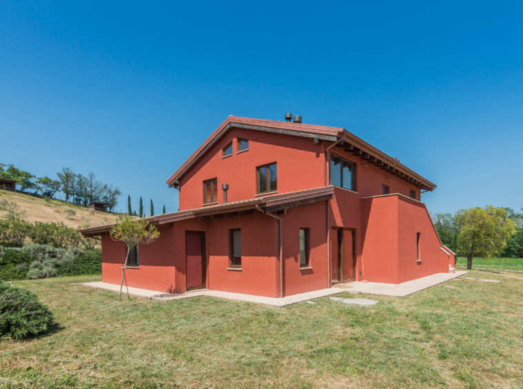 Country house with stables in Le Marche