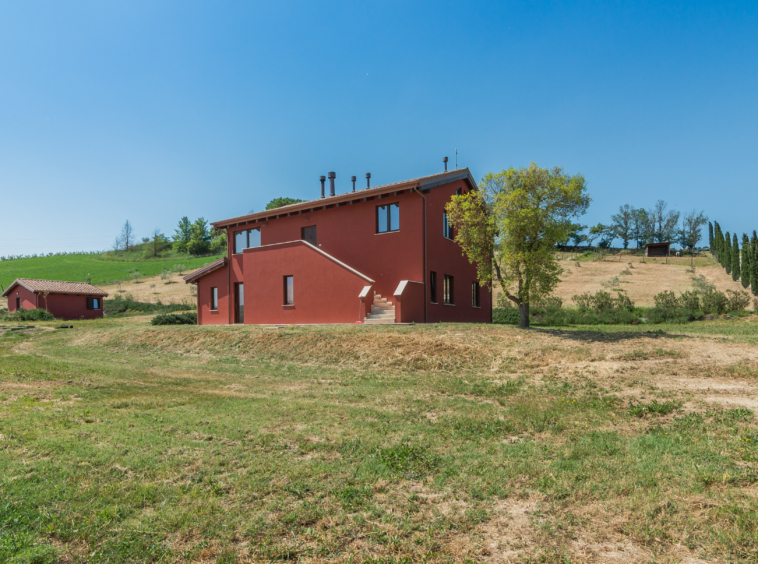 Country house with stables in Le Marche