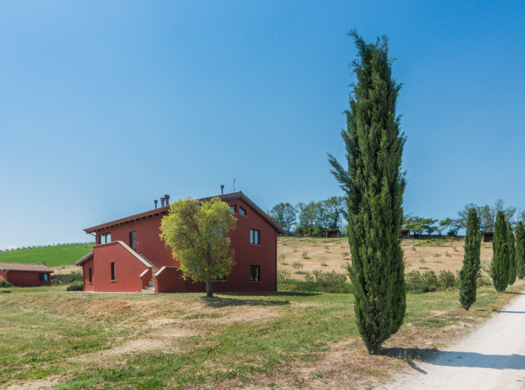 Country house with stables in Le Marche