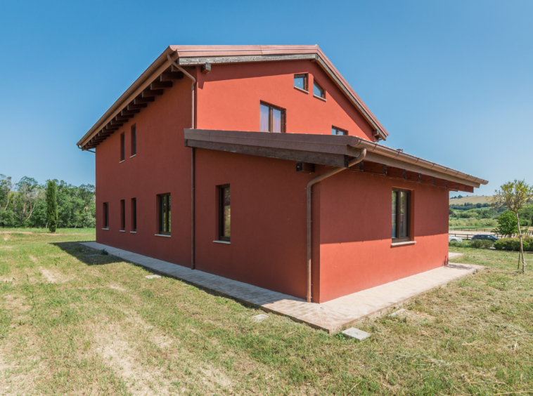 Country house with stables in Le Marche
