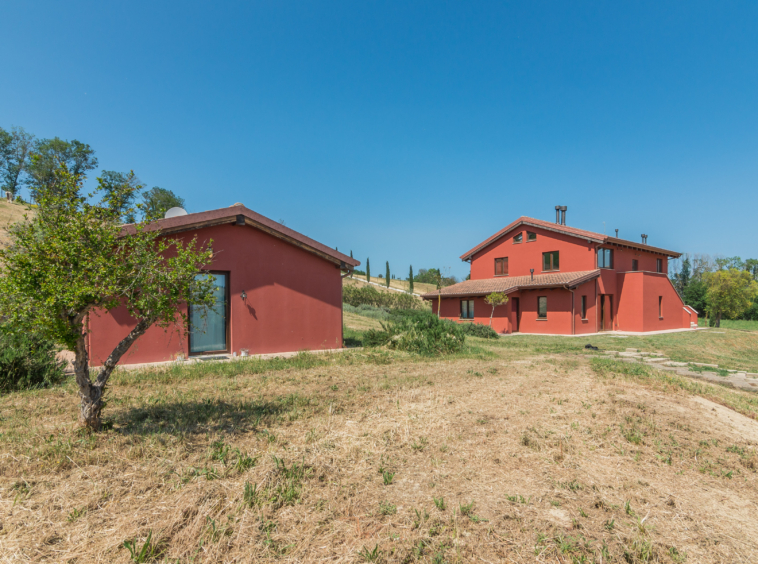 Country house with stables in Le Marche