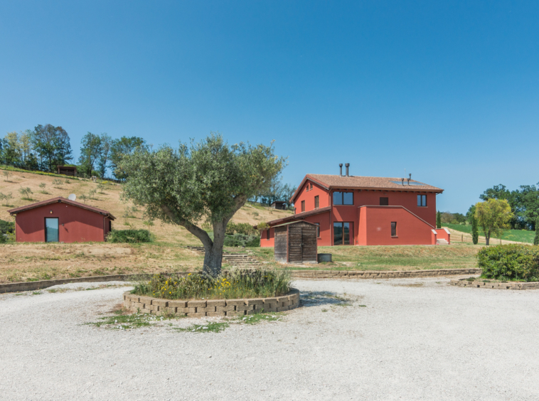 Country house with stables in Le Marche