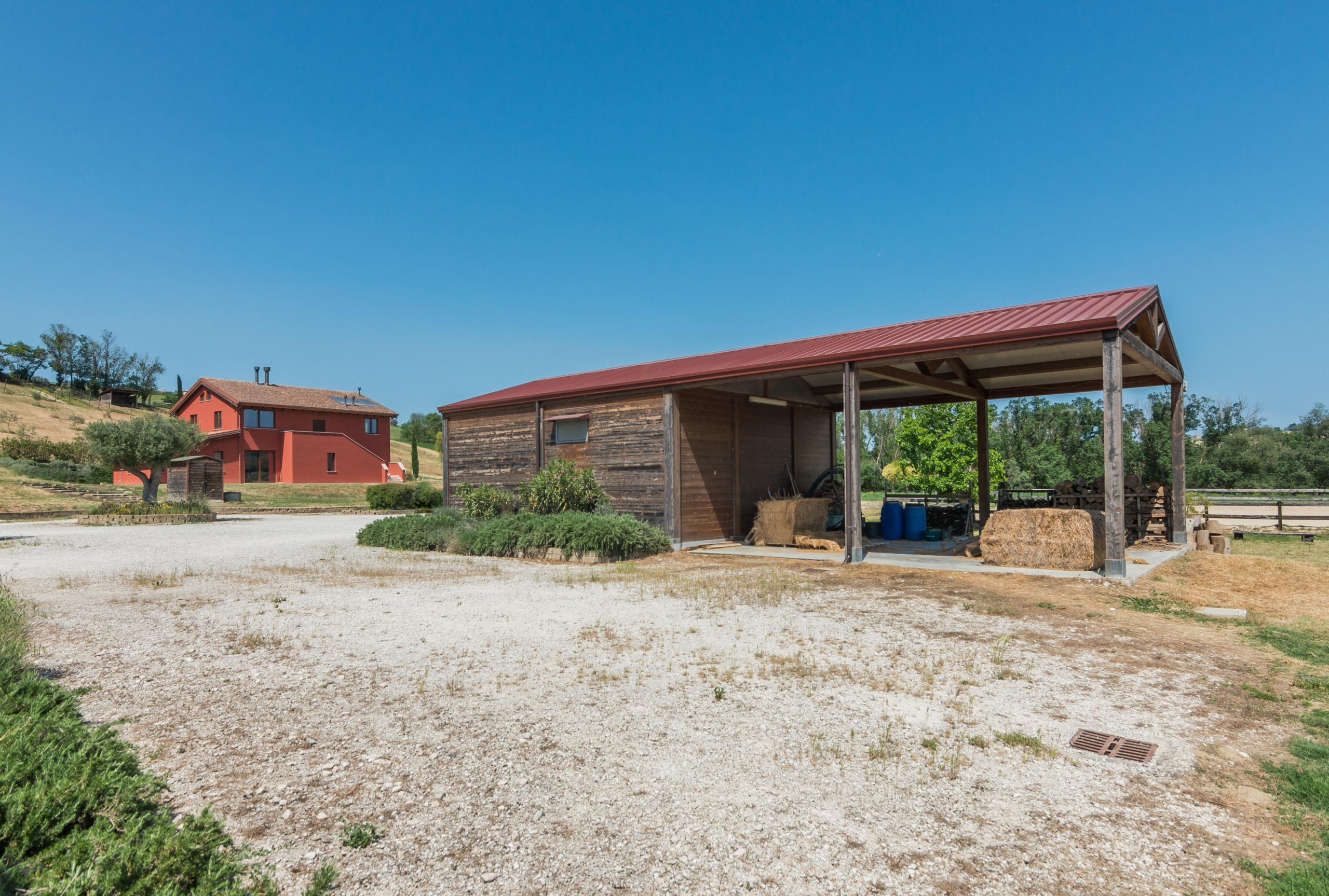 Country house with stables in Le Marche