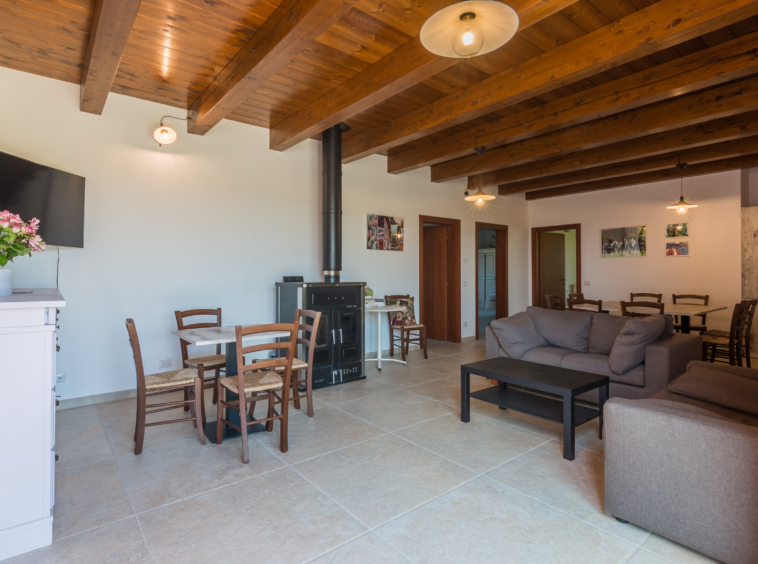 Country house with stables in Le Marche