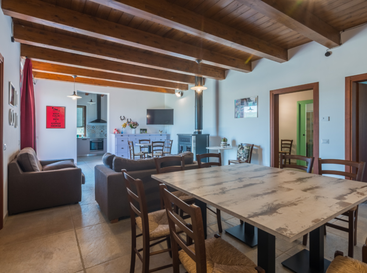 Country house with stables in Le Marche