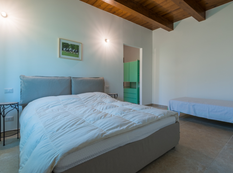 Country house with stables in Le Marche