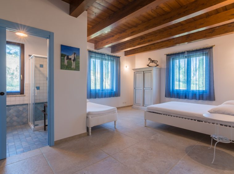 Country house with stables in Le Marche