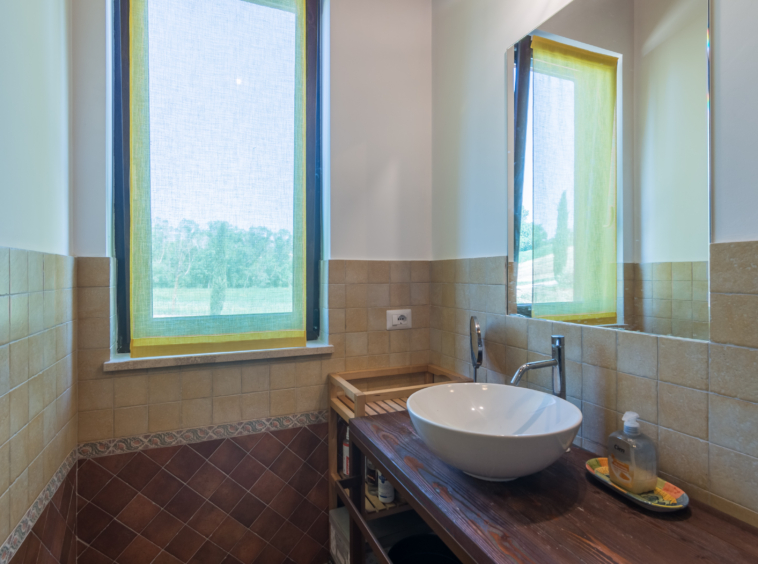 Country house with stables in Le Marche