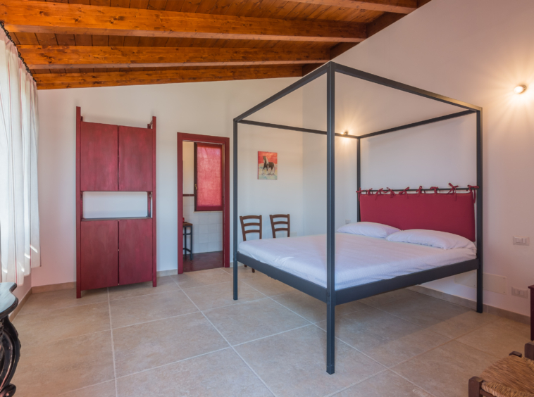 Country house with stables in Le Marche