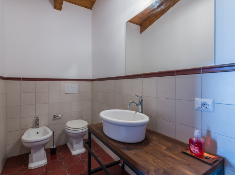 Country house with stables in Le Marche