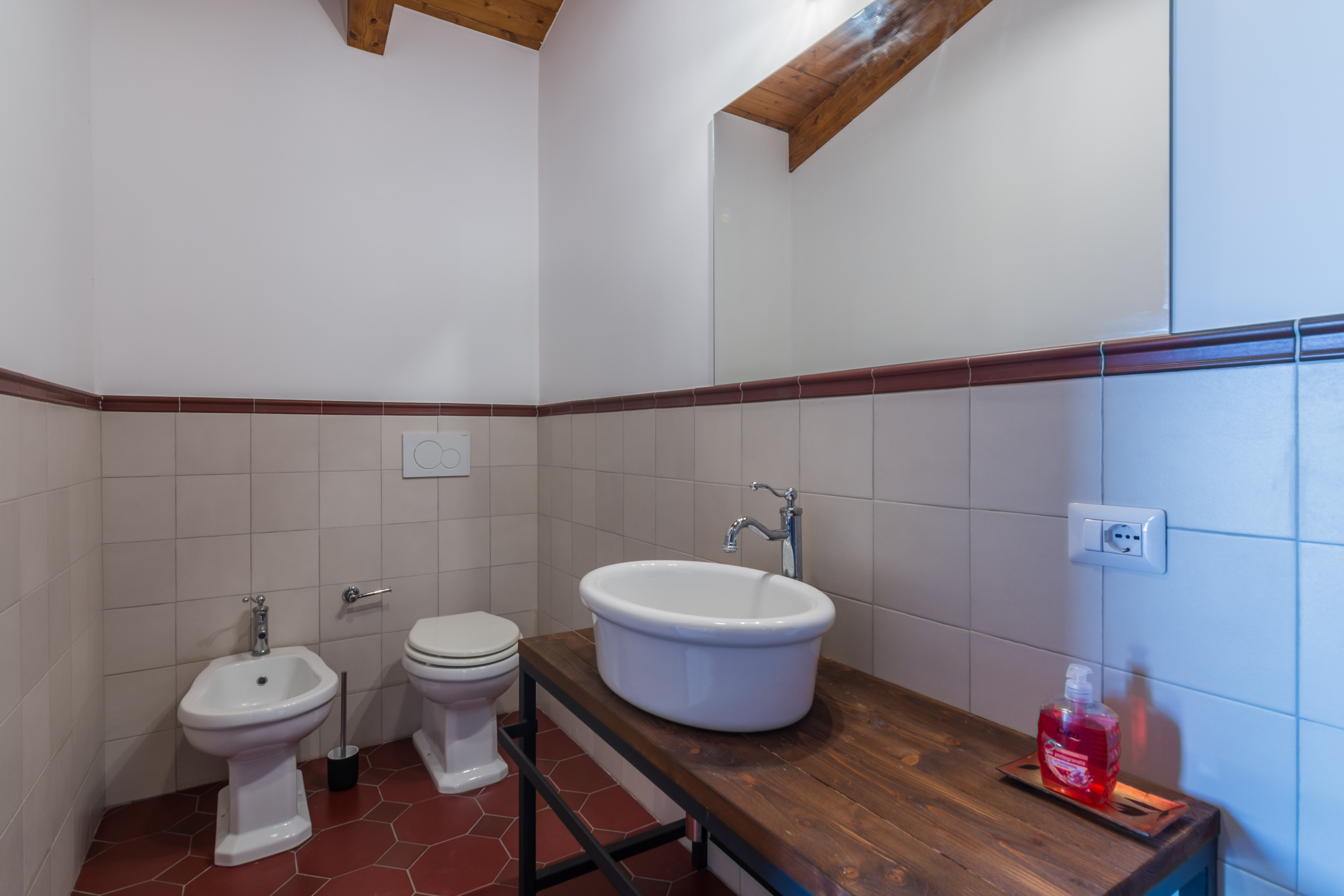 Country house with stables in Le Marche