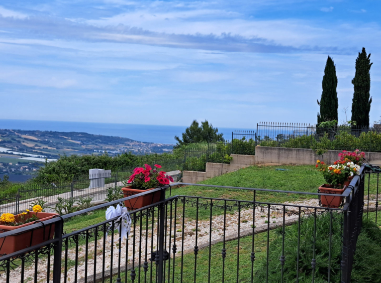 Villa with sea view in Le Marche