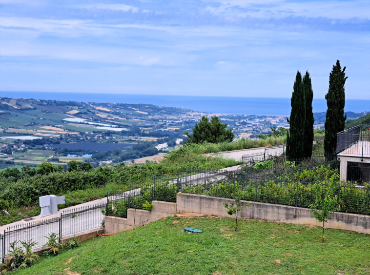 Villa with sea view in Le Marche