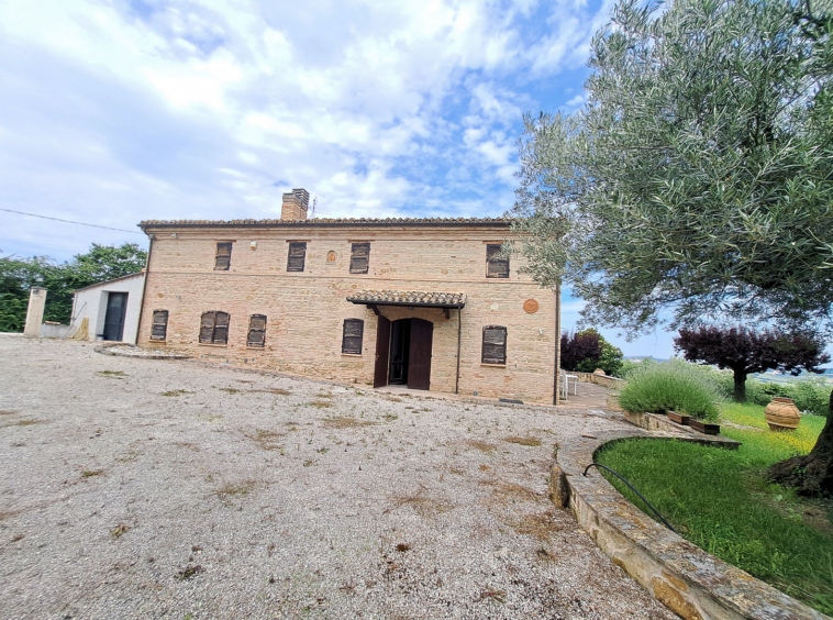 Stone Villa in Le Marche