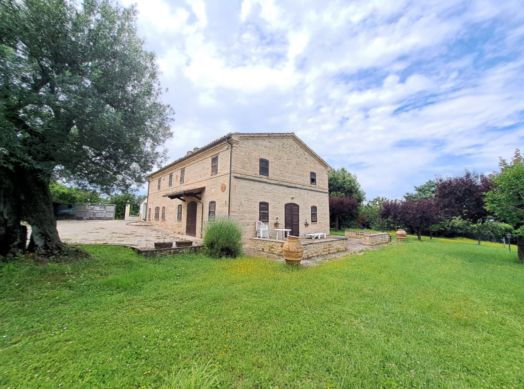 Stone Villa in Le Marche