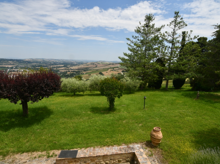 Stone Villa in Le Marche