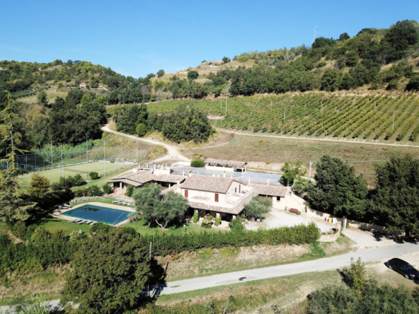 Country house with pool and tennis court