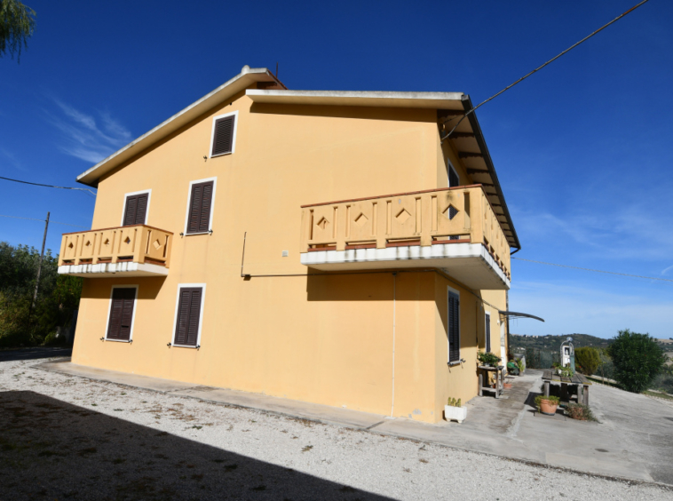 Agriturismo with sea view in Le Marche