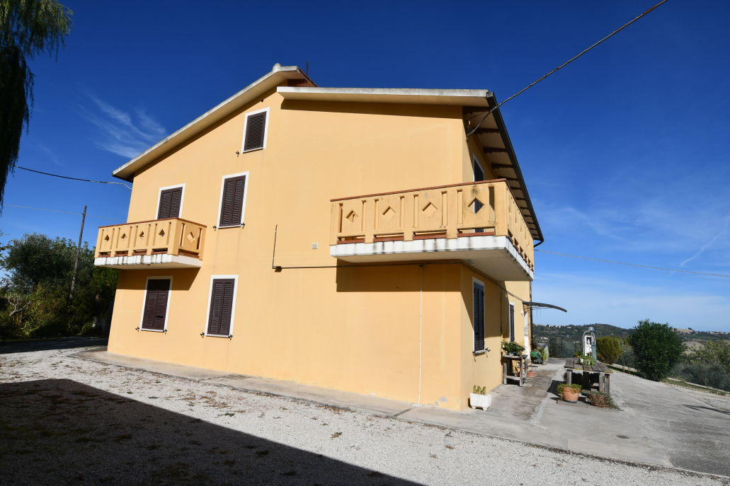 Agriturismo with sea view in Le Marche