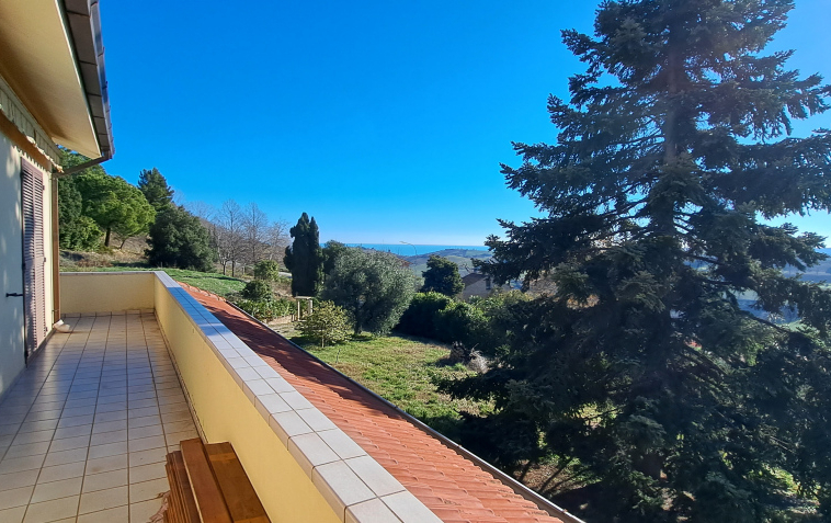 Villa with sea view near Fermo terrace