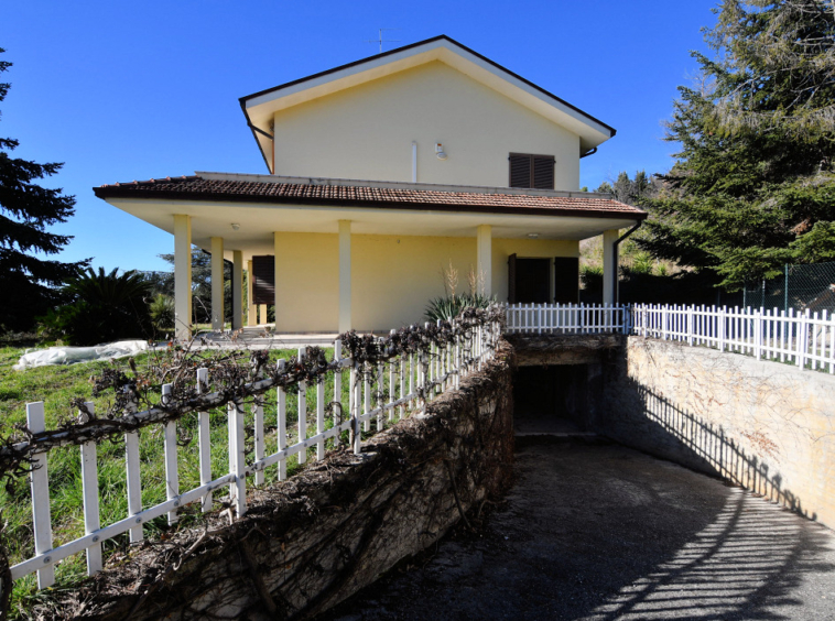 Villa with sea view near Fermo garage