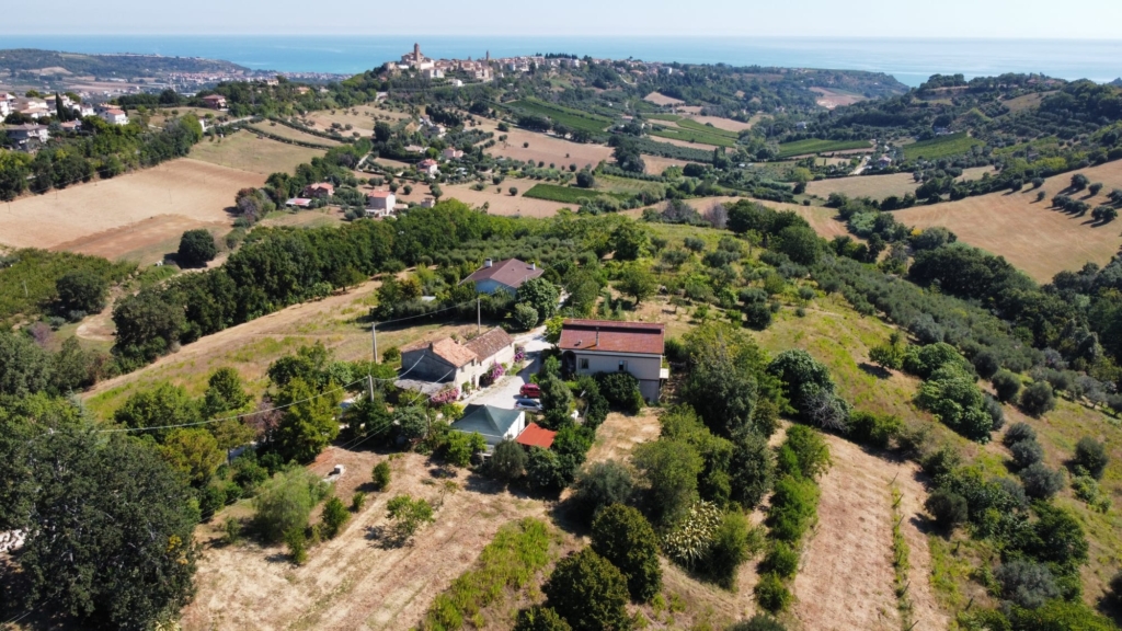 2 Country houses ideal for mini camping