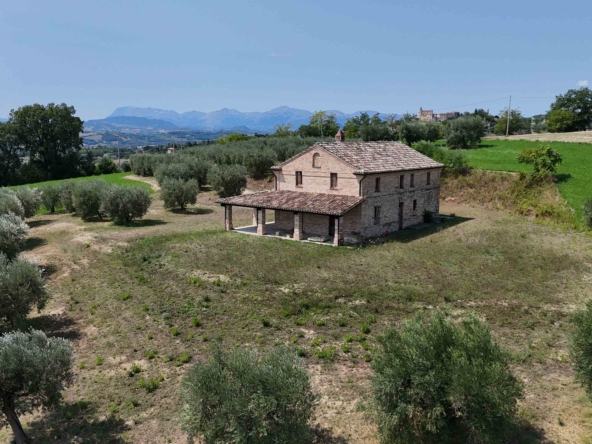 Country house with sea view in Le Marche
