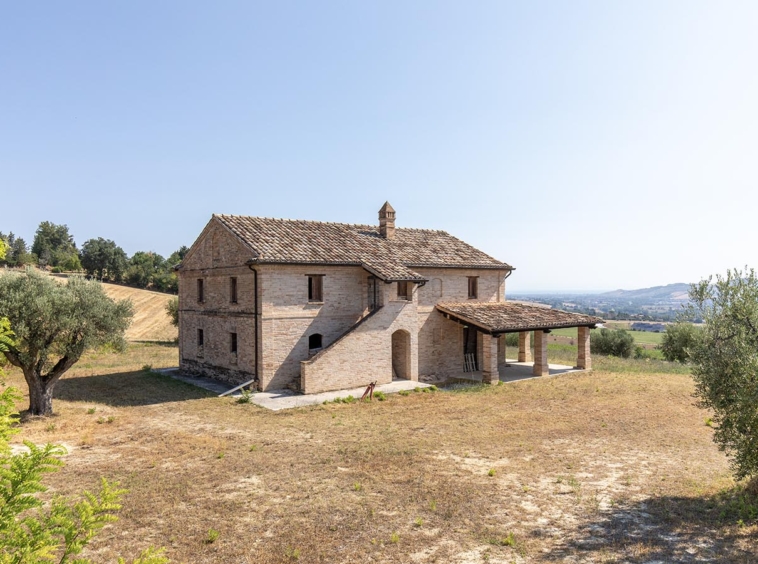 Country house with sea view in Le Marche