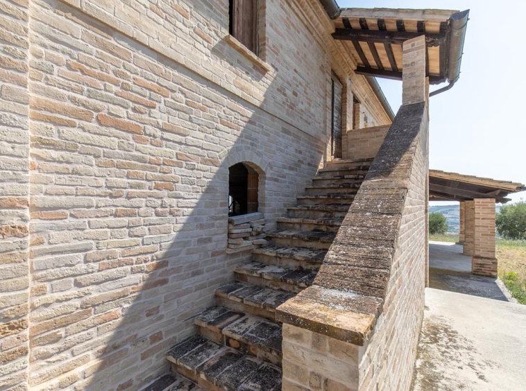 Country house with sea view in Le Marche