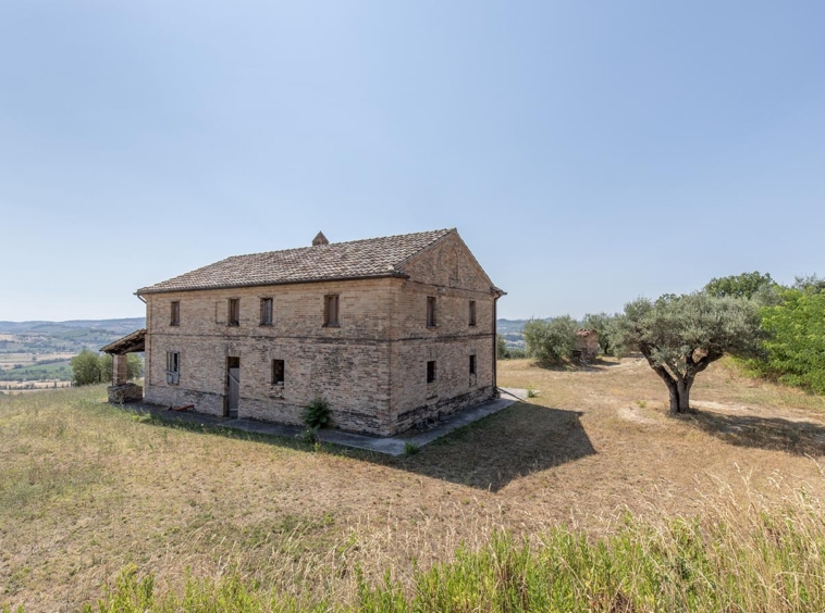Country house with sea view in Le Marche