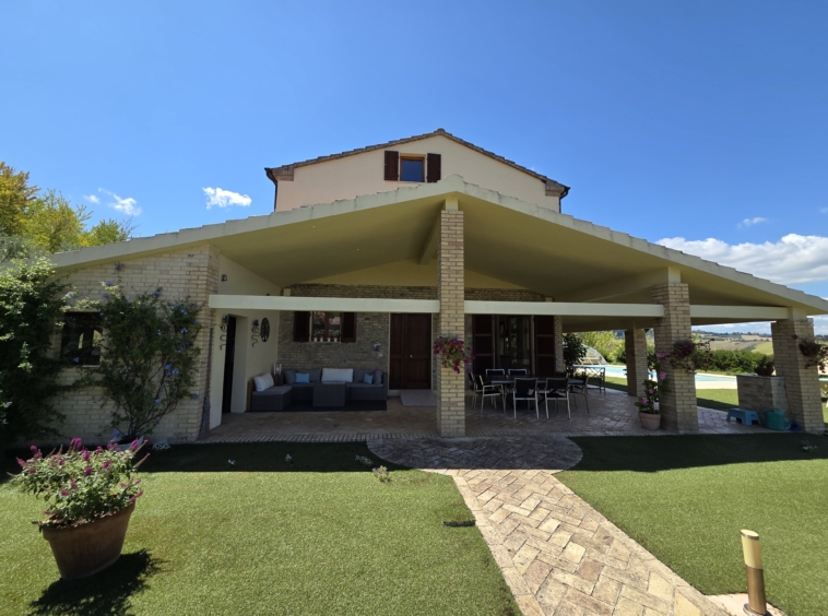 Country house with Pool in Le Marche