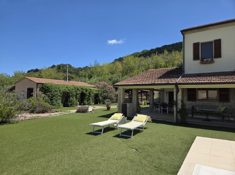 Country house with Pool in Le Marche