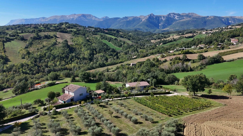 Country house with Mountains view in San Ginesio