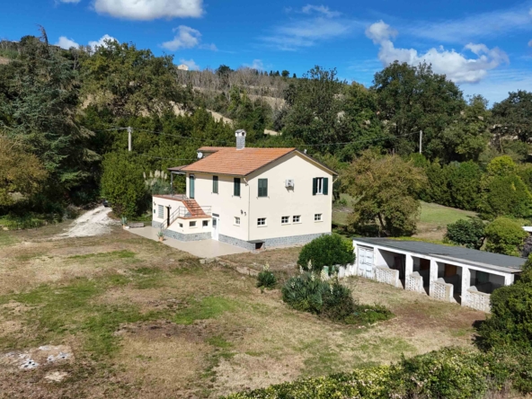 5 Bedroom home with garden