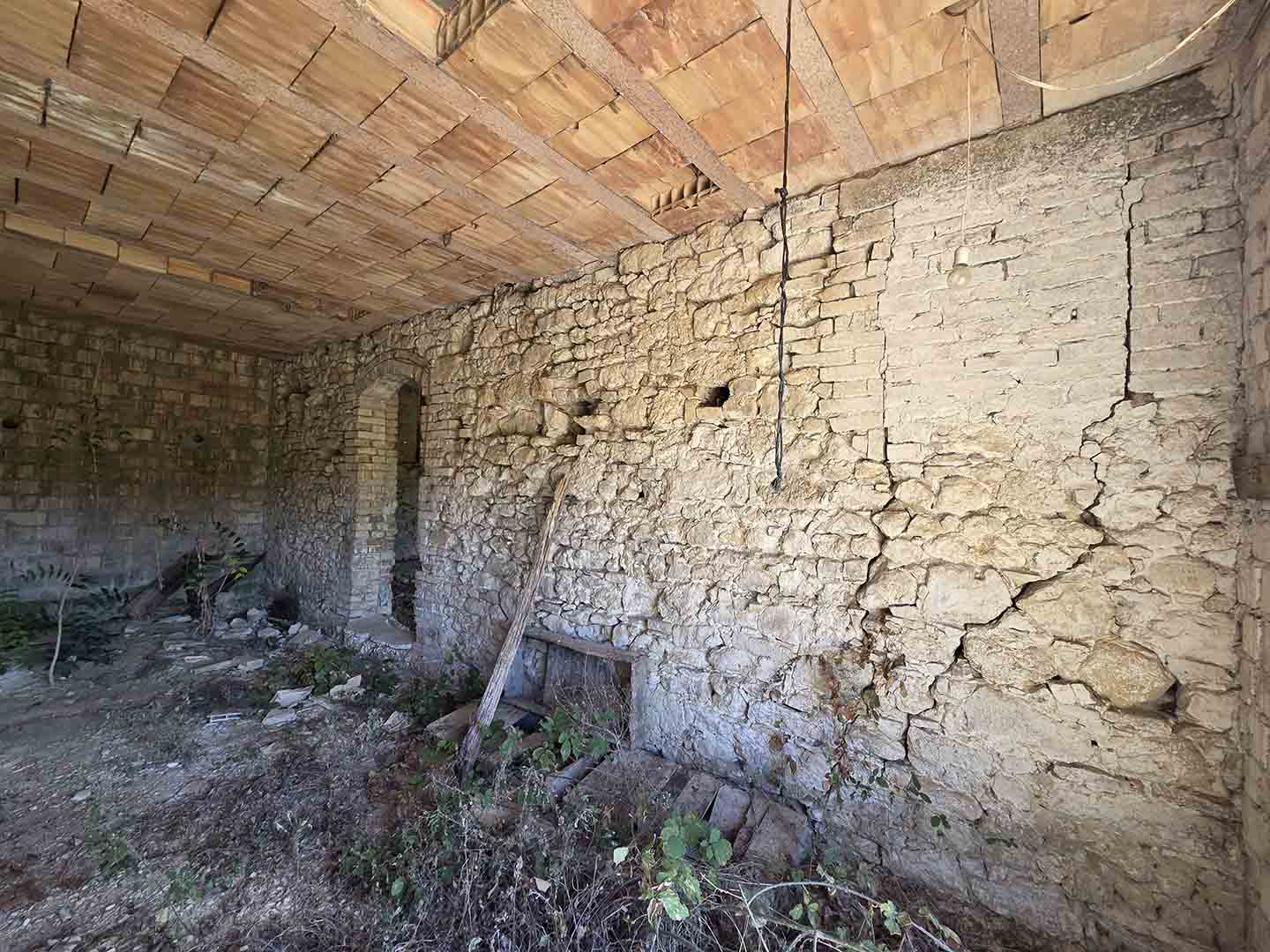 Stone country house in Massignano