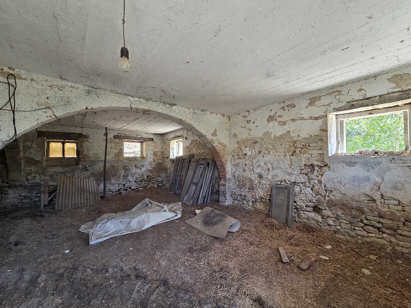 Stone country house in Massignano