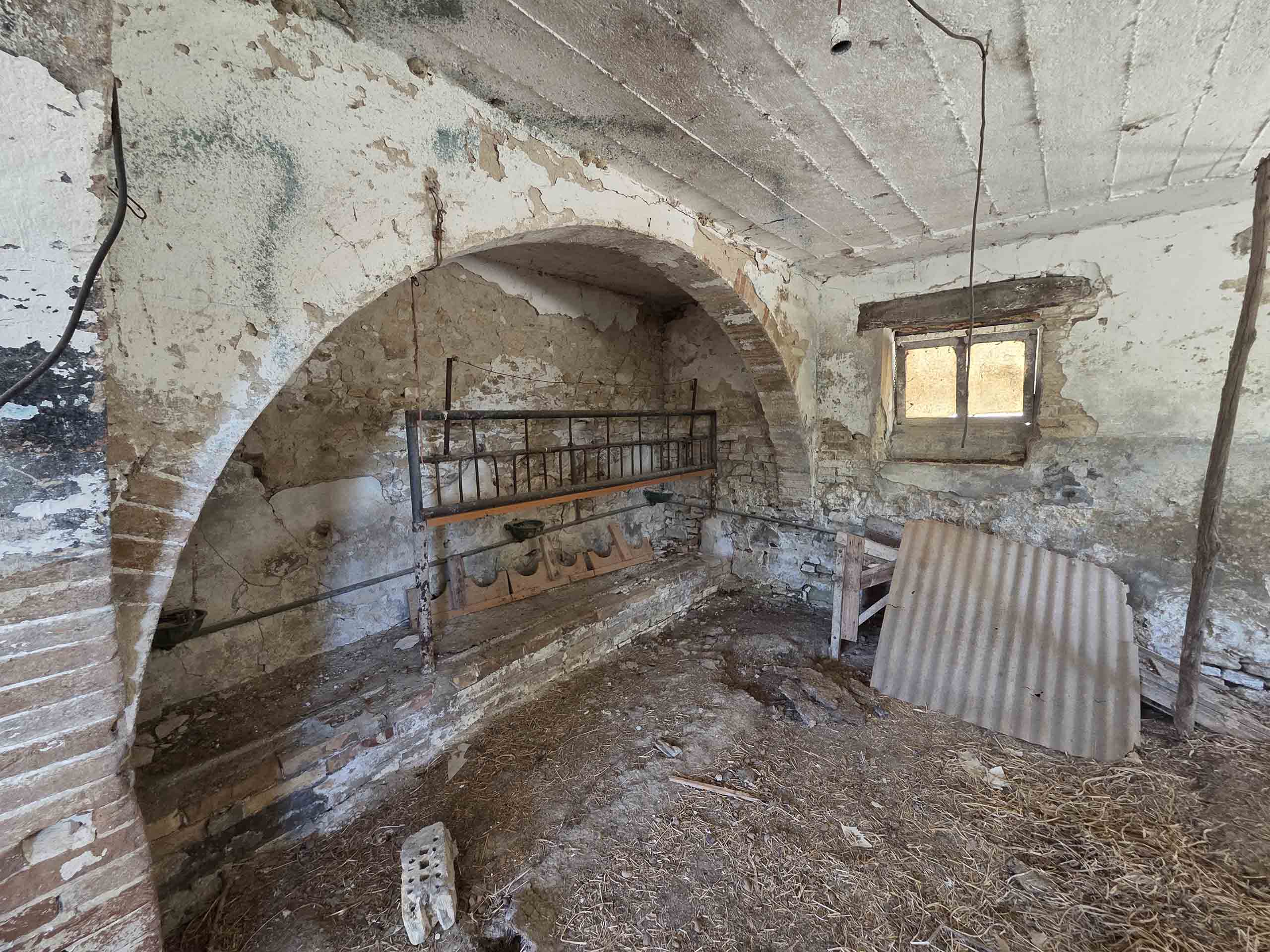 Stone country house in Massignano