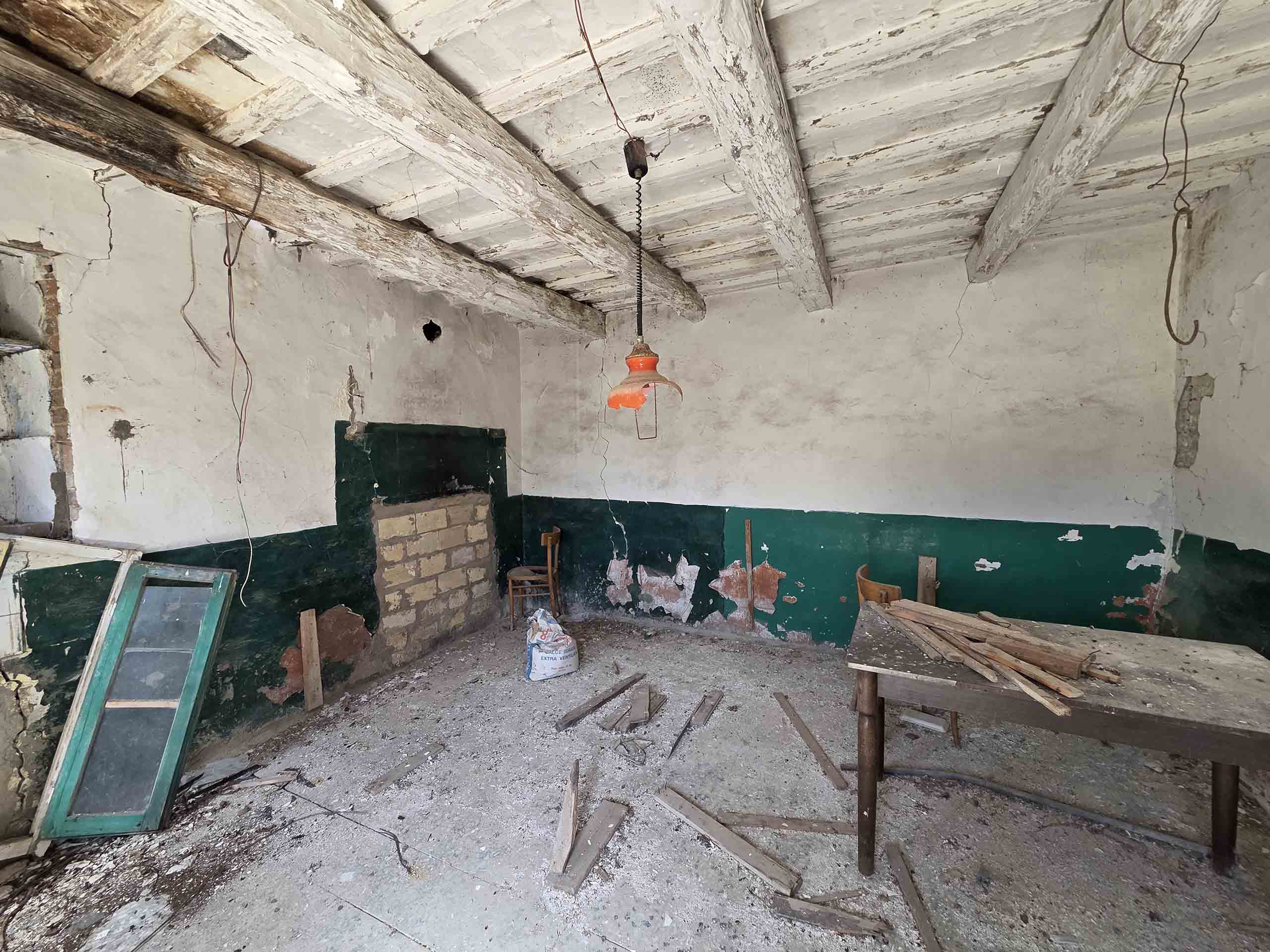 Stone country house in Massignano