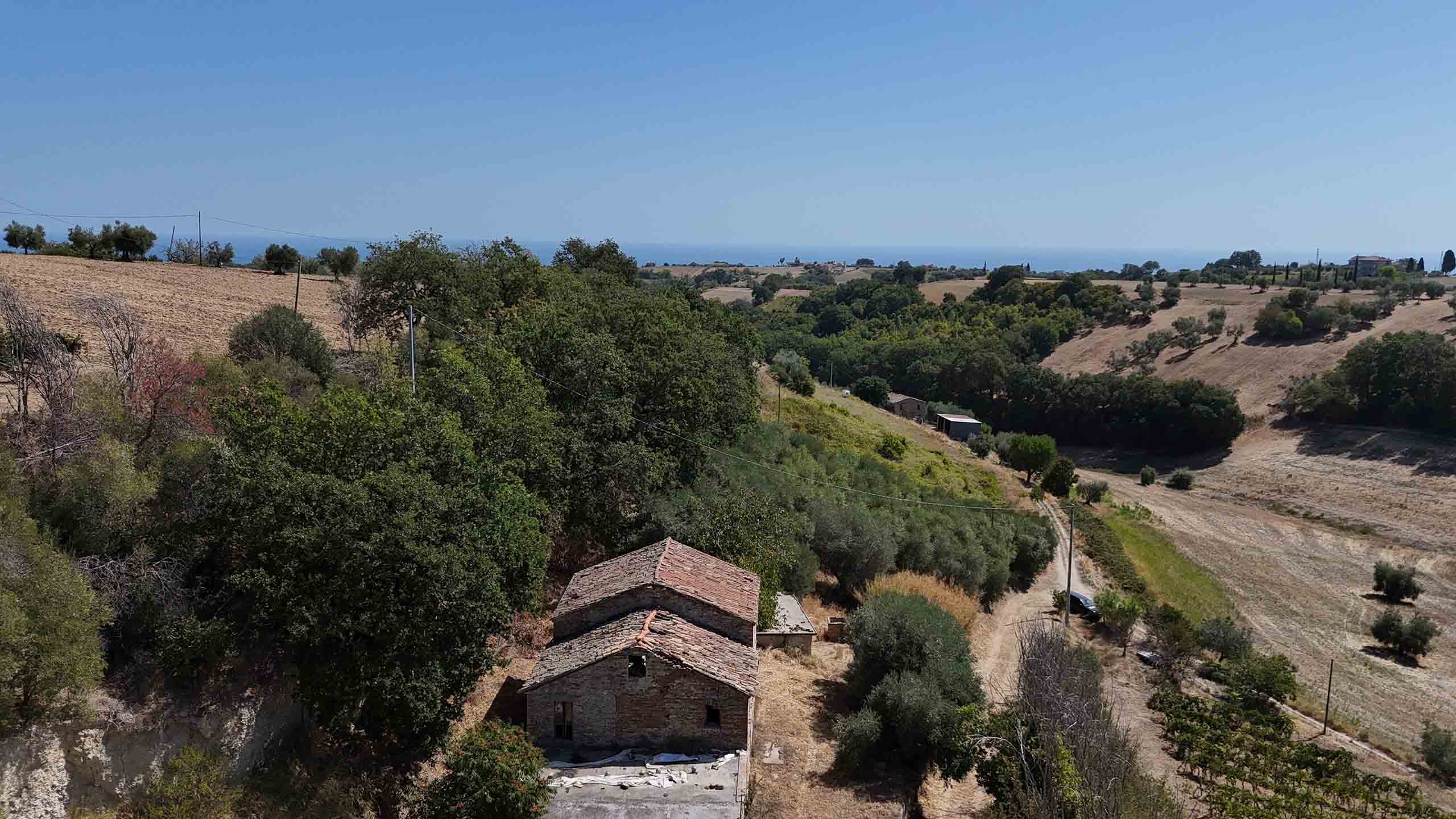 Stone country house in Massignano