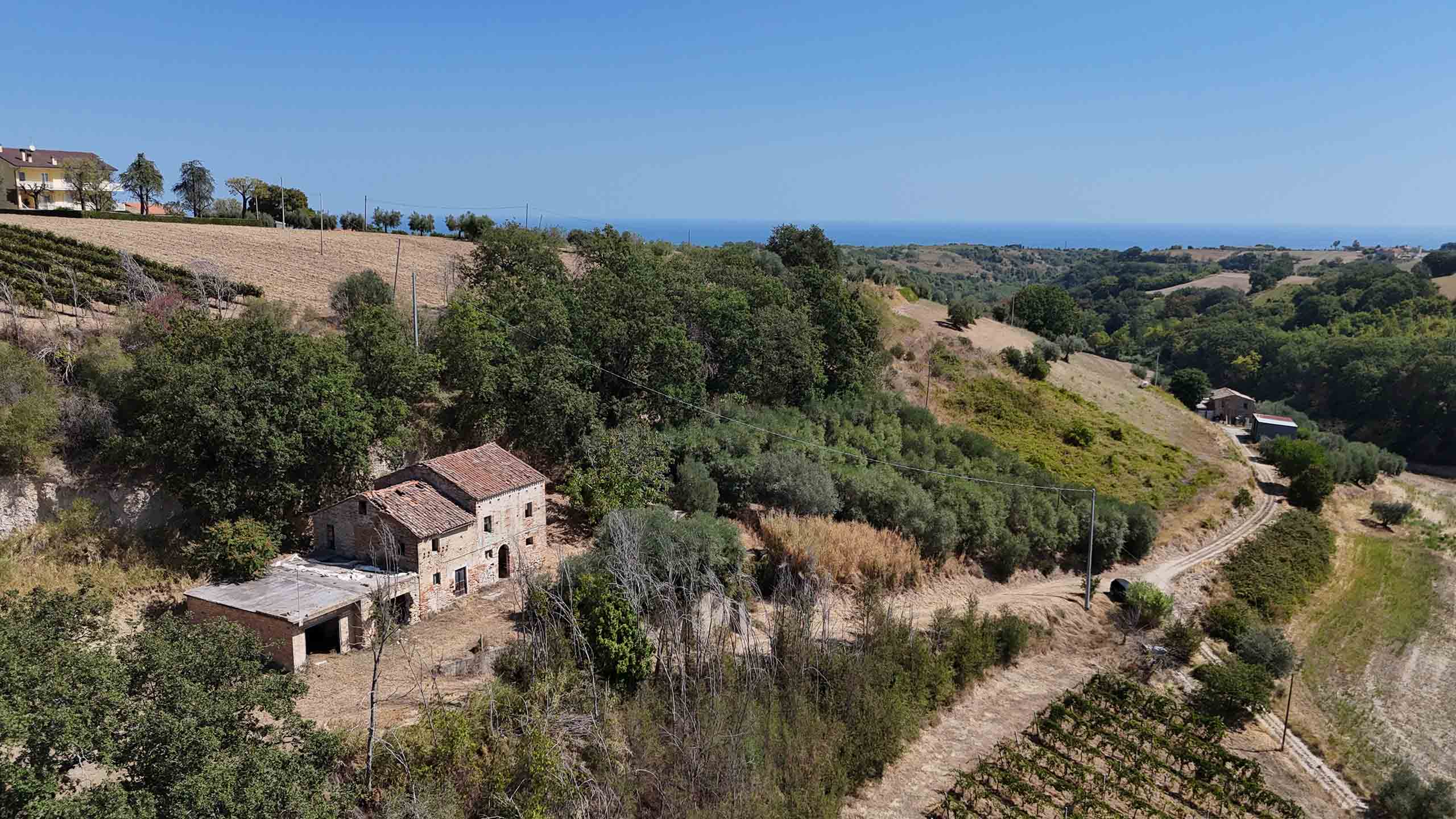 Stone country house in Massignano