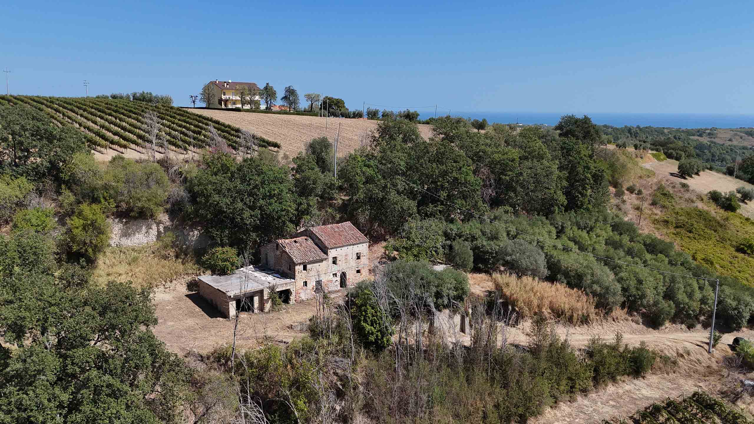 Stone country house in Massignano