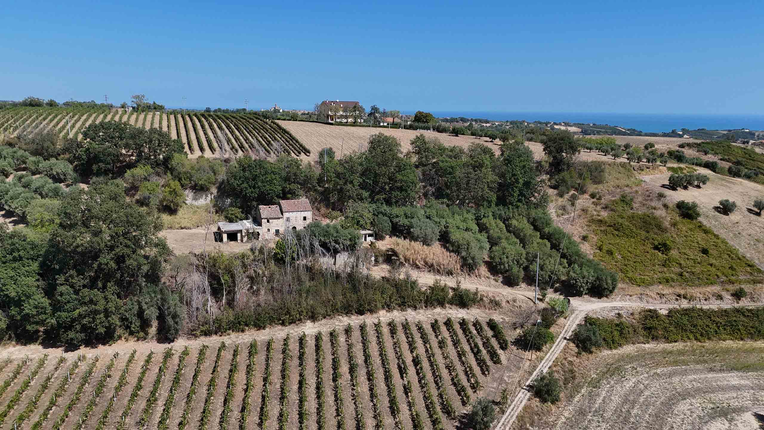 Stone country house in Massignano