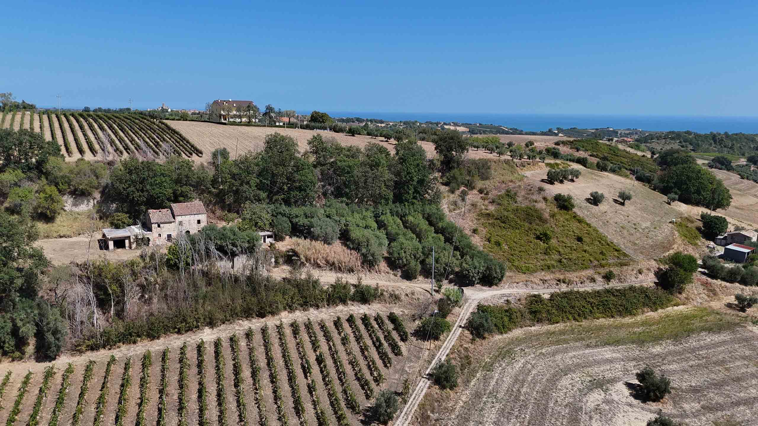 Stone country house in Massignano