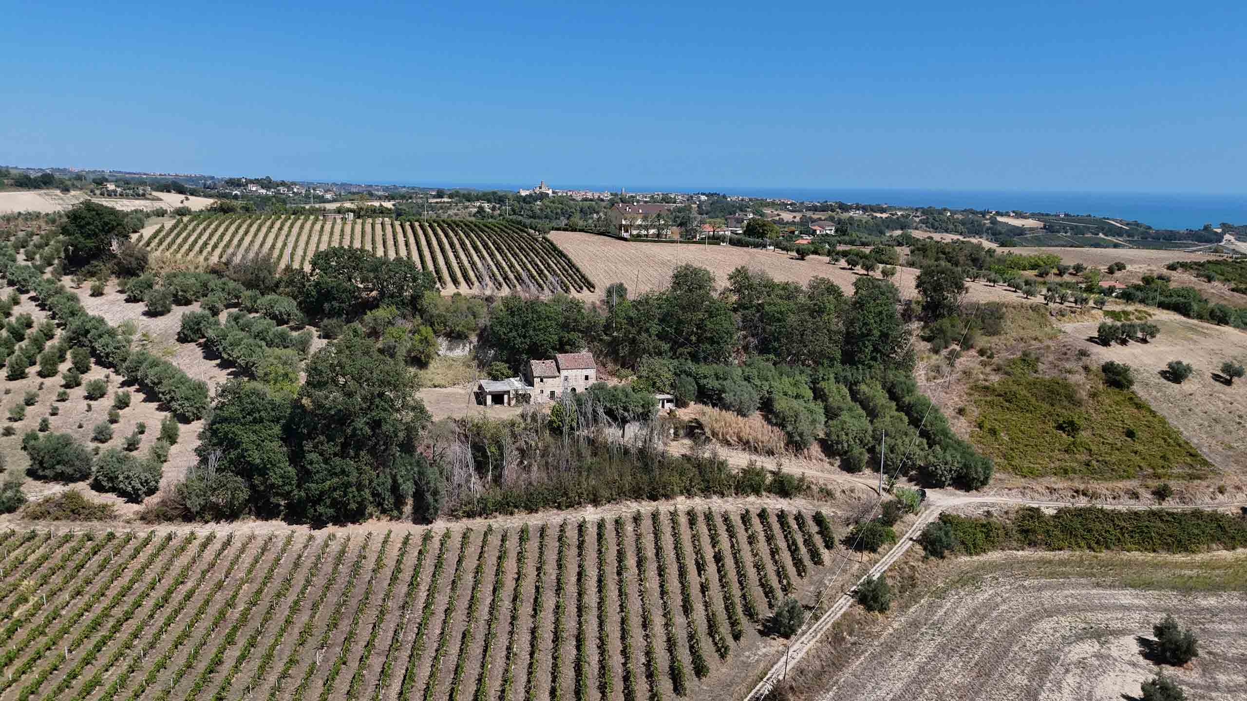 Stone country house in Massignano