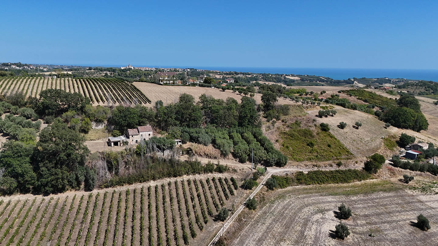 Stone country house in Massignano